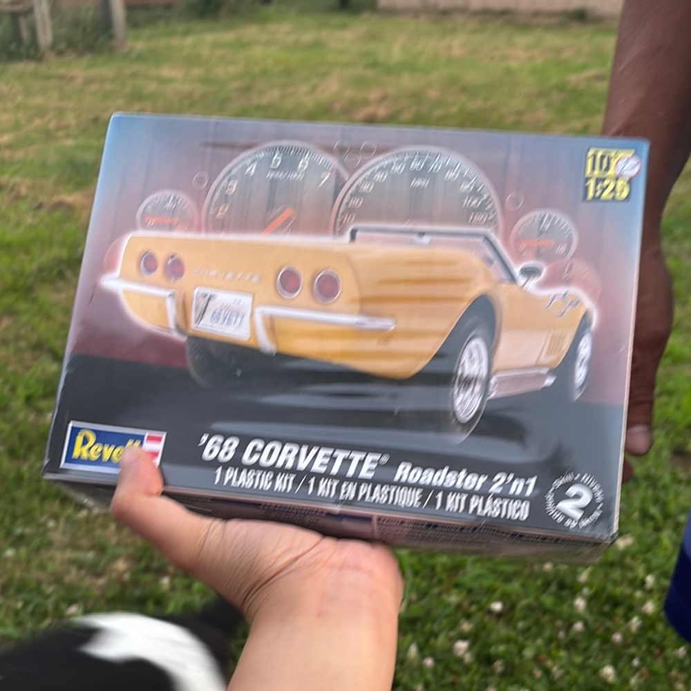 Revell '68 Corvette Roadster Model Kit